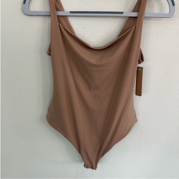SKIMS FITS EVERYBODY SQUARE NECK BODYSUIT - Picture 4 of 7